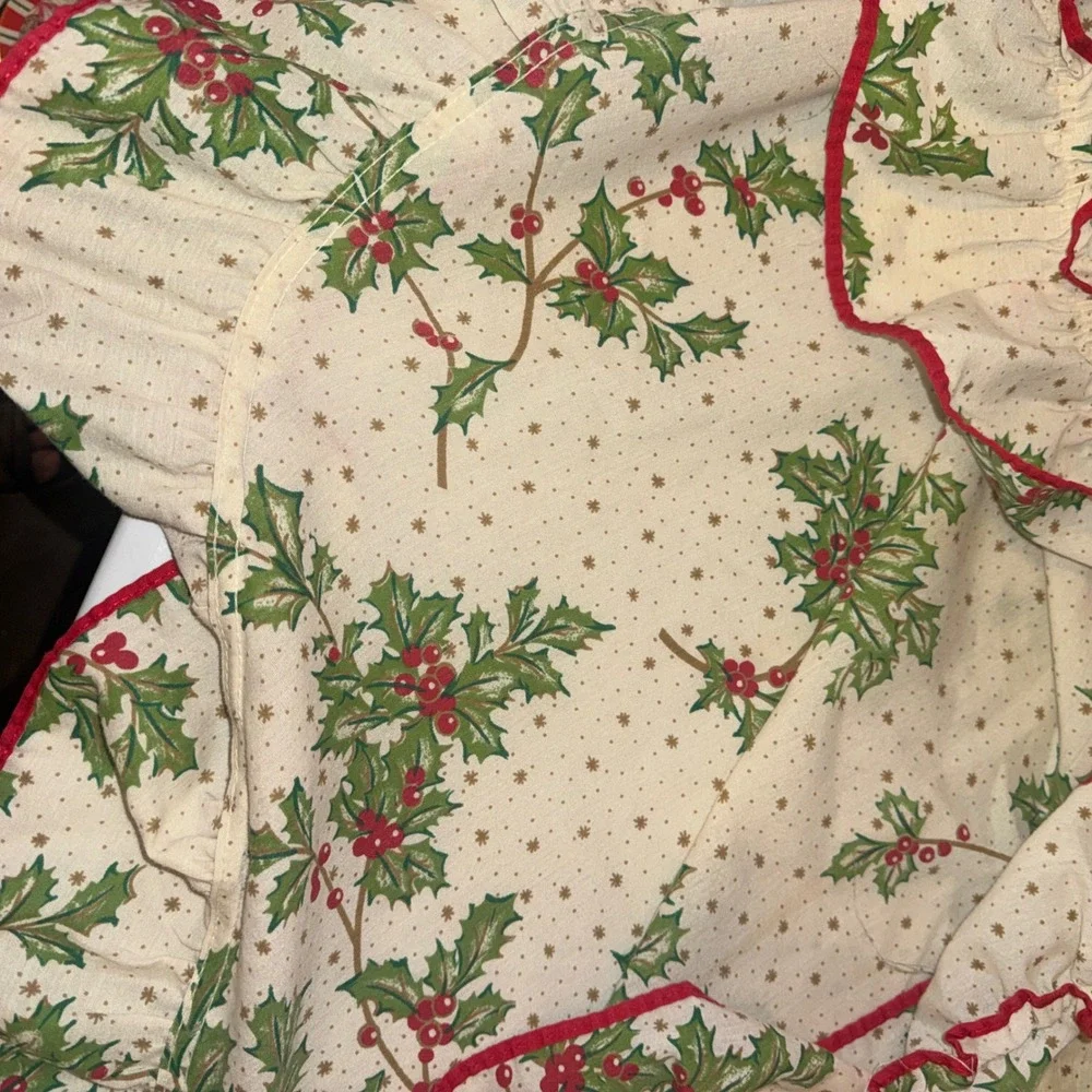 Vintage Holly Berry Christmas Round Tablecloth Cream Red Ruffle 70